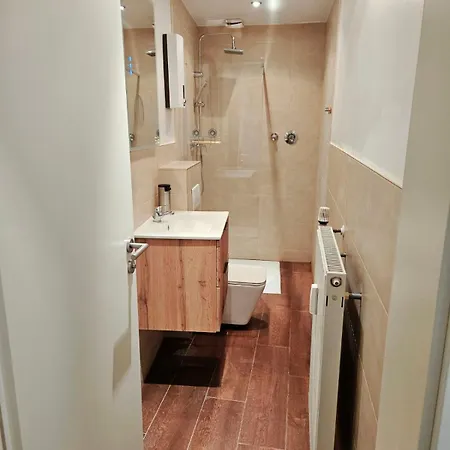 Schoene Gemuetliche Im Wasserviertel Stadtnah, A40,naehe Der Uni Oder Zoo 아파트 *